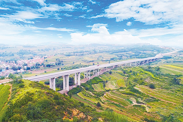 陽蟒高速：生態(tài)旅游“黃金路”